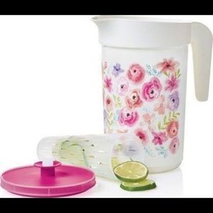 Tupperware pitcher & tumbler set